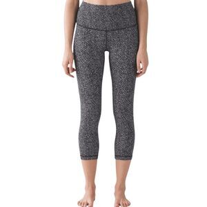 LULULEMON ATHLETICA Wunder Under Crop Size 8